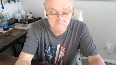 Snapshot of millenium0129 chatting on February 26, 6:54 pm millenium0129 online show from February 26, 6:54 pm