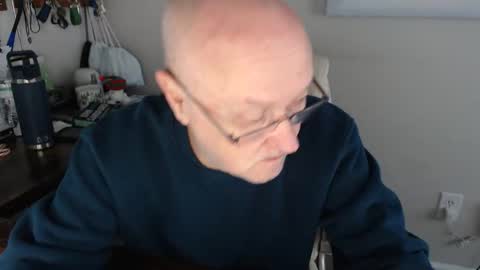 Snapshot of millenium0129 chatting on December 18, 3:29 pm millenium0129 online show from December 18, 3:29 pm