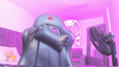 Snapshot of miller_silvana chatting on February 16, 12:12 pm miller_silvana online show from February 16, 12:12 pm