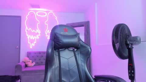 Snapshot of miller_silvana chatting on February 18, 12:12 pm miller_silvana online show from February 18, 12:12 pm