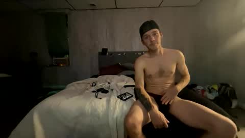 millerrcryan95 online show from November 20, 12:05 pm