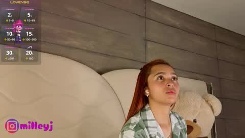 Snapshot of milleyjones_ chatting on September 24, 7:50 pm milleyjones_ online show from September 24, 7:50 pm