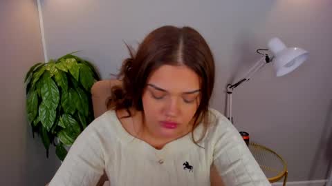 millie_chapmann online show from April 10, 9:14 am