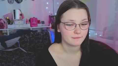 Snapshot of milliedoll chatting on October 11, 3:17 am Millie online show from October 11, 3:17 am