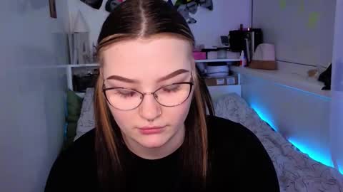 Snapshot of milliedoll chatting on November 24, 7:30 am Millie online show from November 24, 7:30 am