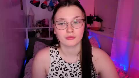 Snapshot of milliedoll chatting on November 26, 10:16 am Millie online show from November 26, 10:16 am