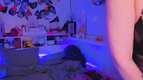 Snapshot of milliedoll chatting on December 18, 2:56 pm Millie online show from December 18, 2:56 pm