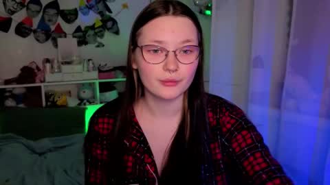 Snapshot of milliedoll chatting on December 22, 12:51 am Millie online show from December 22, 12:51 am