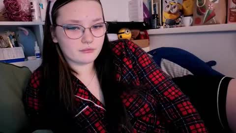 Snapshot of milliedoll chatting on January 7, 3:53 am Millie online show from January 7, 3:53 am