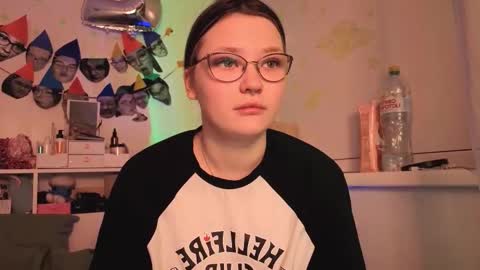 Snapshot of milliedoll chatting on January 9, 1:08 am Millie online show from January 9, 1:08 am