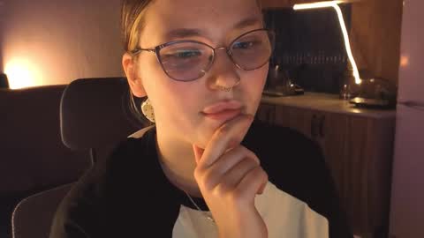 Snapshot of milliedoll chatting on February 19, 6:15 pm Millie online show from February 19, 6:15 pm