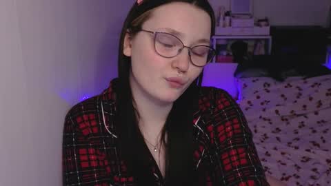 Snapshot of milliedoll chatting on February 21, 3:24 pm Millie online show from February 21, 3:24 pm