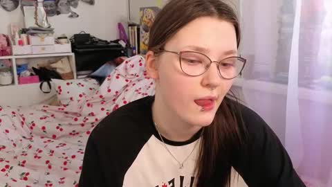 Snapshot of milliedoll chatting on February 25, 8:13 am Millie online show from February 25, 8:13 am