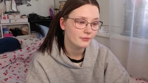 Snapshot of milliedoll chatting on February 26, 5:17 am Millie online show from February 26, 5:17 am