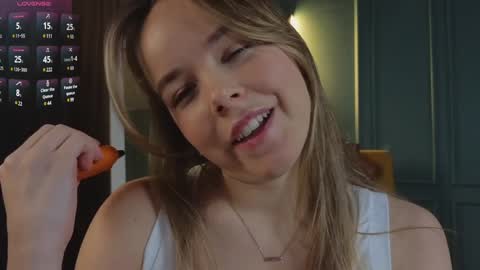 Snapshot of milly_shy chatting on December 6, 7:32 am Milly online show from December 6, 7:32 am