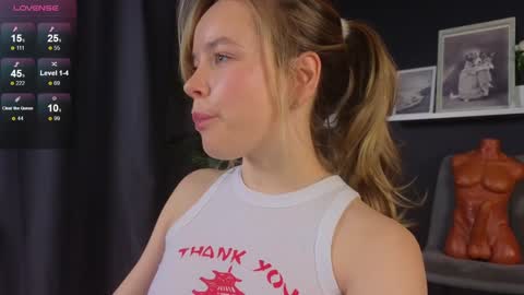 Snapshot of milly_shy chatting on December 9, 8:00 am Milly online show from December 9, 8:00 am