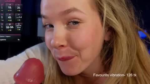 Snapshot of milly_shy chatting on March 4, 10:02 am Milly online show from March 4, 10:02 am