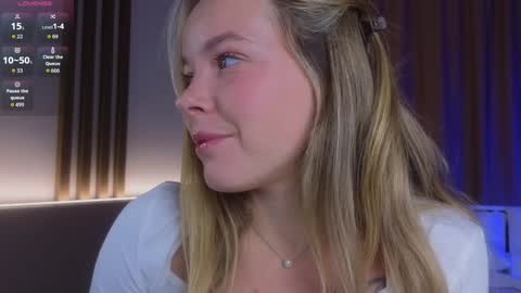 Snapshot of milly_shy chatting on December 4, 6:44 am Milly online show from December 4, 6:44 am