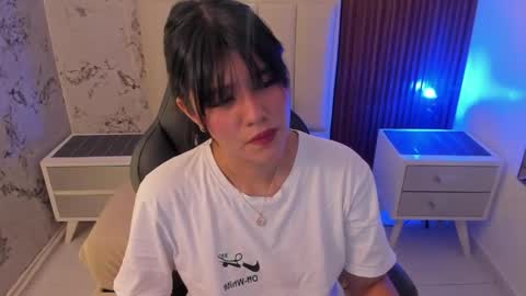 millyevans1 online show from April 1, 2:56 am