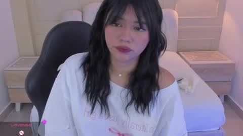 millyevans1 online show from April 8, 2:55 am