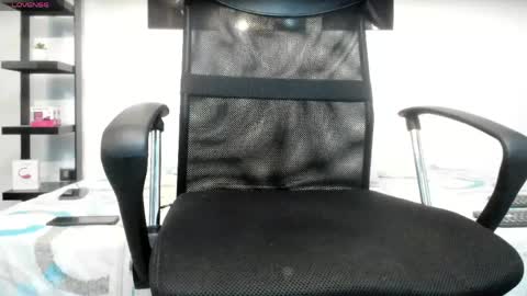 Milo Cruz online show from April 4, 5:06 am