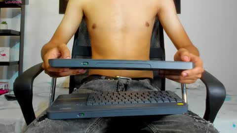 Milo Cruz online show from April 12, 12:32 pm