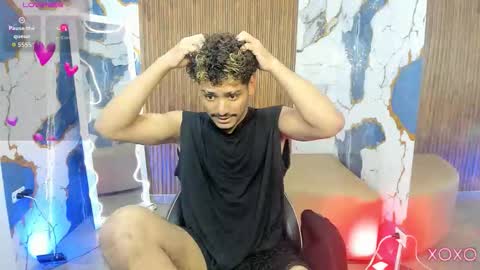 milo_tay online show from March 29, 11:43 am