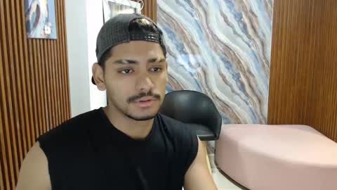 milo_tay online show from March 30, 11:44 am