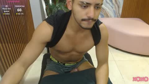 milo_tay online show from April 1, 1:41 pm