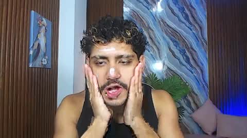 milo_tay online show from April 7, 11:43 am