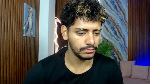 milo_tay online show from April 8, 11:54 am