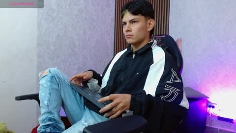 milo_tay1 online show from March 31, 3:19 am