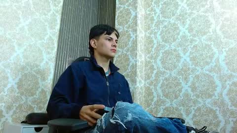 milo_tay1 online show from April 6, 2:31 am