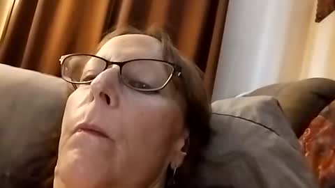 miloanj online show from April 5, 7:33 pm