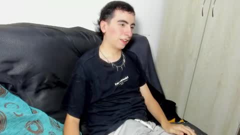 Snapshot of milogm_ chatting on May 25, 9:54 pm milogm_ online show from May 25, 9:54 pm