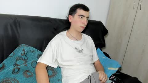 Snapshot of milogm_ chatting on May 28, 8:50 pm milogm_ online show from May 28, 8:50 pm
