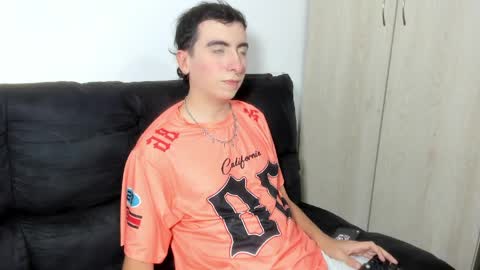 Snapshot of milogm_ chatting on June 3, 2:36 am milogm_ online show from June 3, 2:36 am