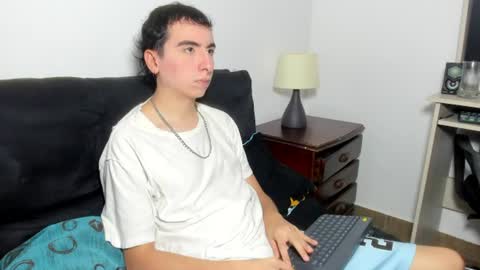 Snapshot of milogm_ chatting on June 10, 8:41 pm milogm_ online show from June 10, 8:41 pm
