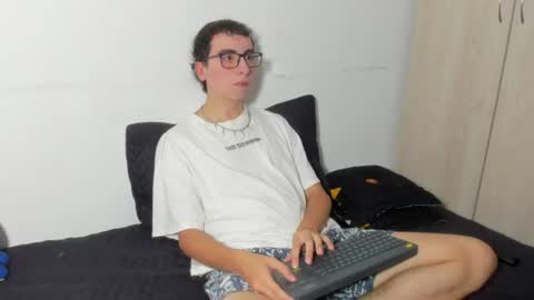 Snapshot of milogm_ chatting on June 26, 6:45 pm milogm_ online show from June 26, 6:45 pm