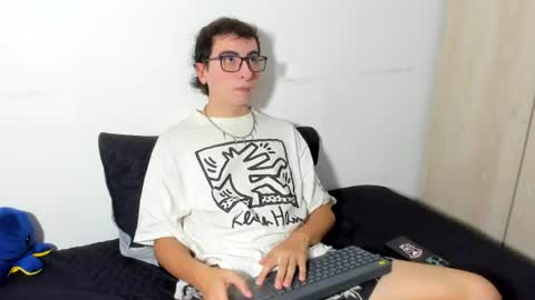 Snapshot of milogm_ chatting on July 1, 7:46 pm milogm_ online show from July 1, 7:46 pm