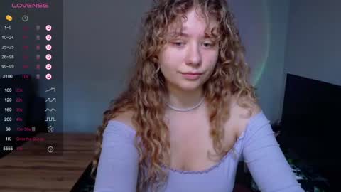 milounee online show from July 11, 8:17 am