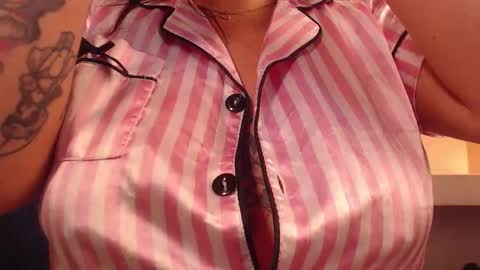 Milu Wallace  online show from November 13, 2:10 am