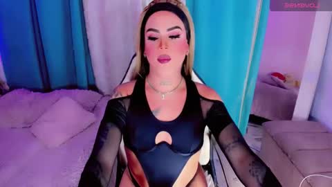 Snapshot of miludollts chatting on February 9, 7:23 am kendall online show from February 9, 7:23 am