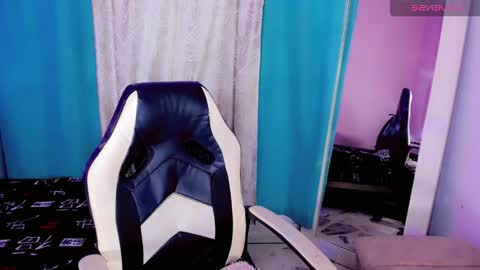 Snapshot of miludollts chatting on February 20, 8:49 am kendall online show from February 20, 8:49 am