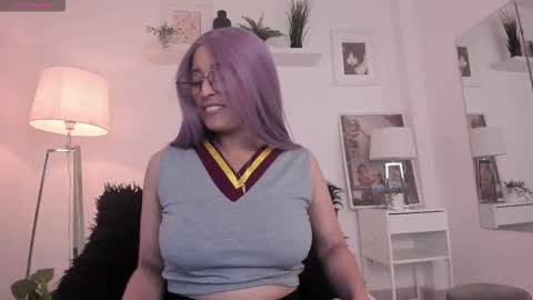 Snapshot of miluu_dh chatting on December 3, 12:25 pm Miluu DH online show from December 3, 12:25 pm