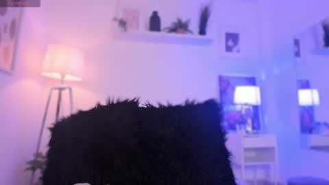 Snapshot of miluu_dh chatting on January 7, 6:21 pm Miluu DH online show from January 7, 6:21 pm