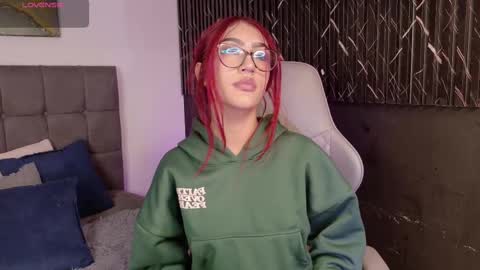 Snapshot of miluv19 chatting on October 2, 10:17 pm miluv19 online show from October 2, 10:17 pm