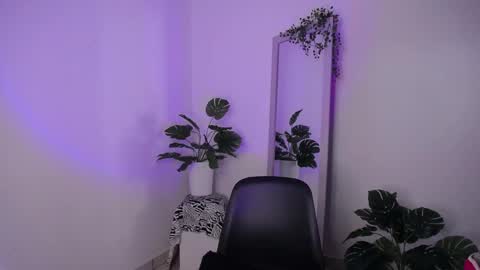 Mily Ortiz online show from March 4, 6:03 pm