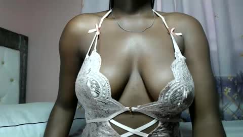 Snapshot of mimiebony chatting on May 10, 6:40 am mimiebony online show from May 10, 6:40 am