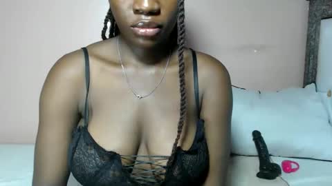 Snapshot of mimiebony chatting on May 25, 6:41 am mimiebony online show from May 25, 6:41 am